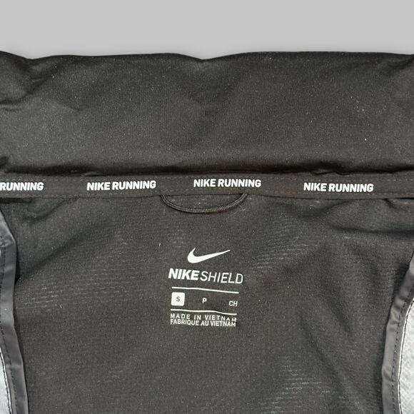Nike Shield Running Jacket Black/Silver Reflective Print – Women’s Small - Picture 6 of 7